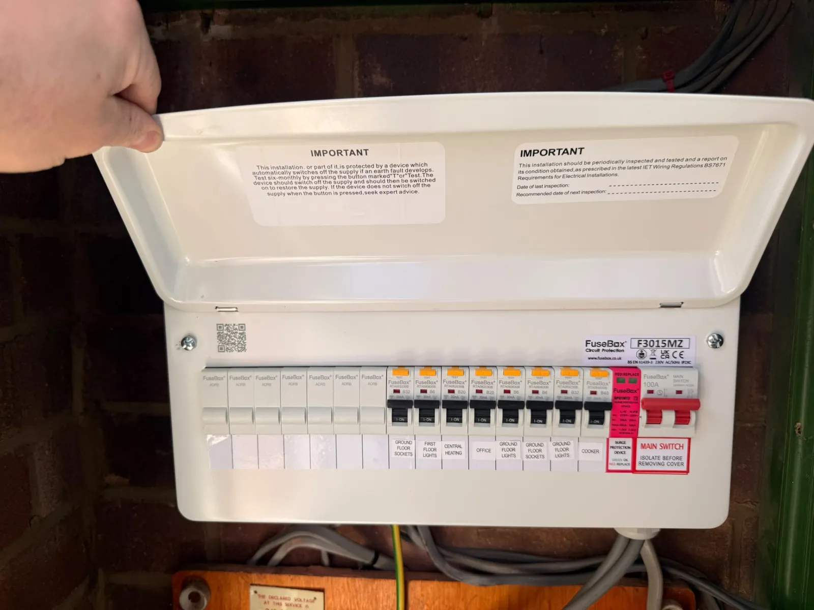 Larger consumer unit upgrade with labelled RCBOs