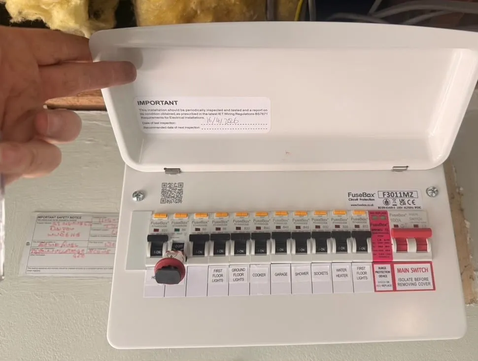 Labelled consumer unit after a completed upgrade