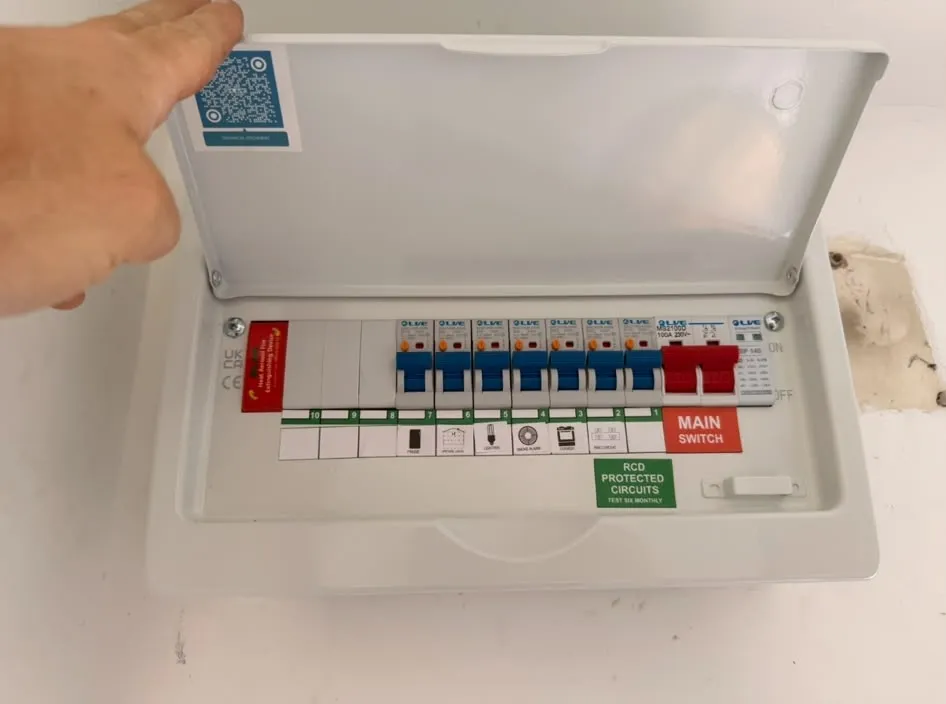 Compact consumer unit with labelled circuits